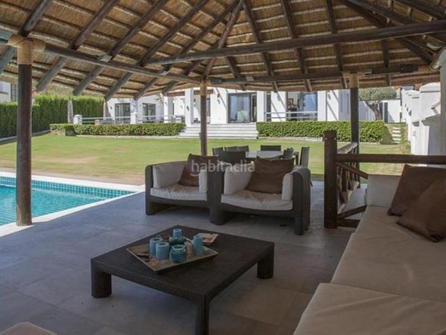 Casa en venta en Marbella, Casco Antiguo. Villa en venta en Marbella. Casas.