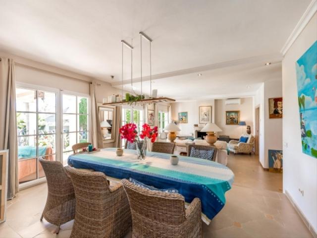 Casa en venta en Marbella, Casco Antiguo. Villa en venta en Marbella. Casas.
