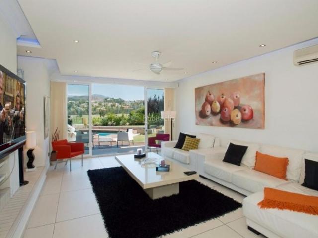 Casa en venta en Marbella, Casco Antiguo. Villa en venta en Marbella. Casas.