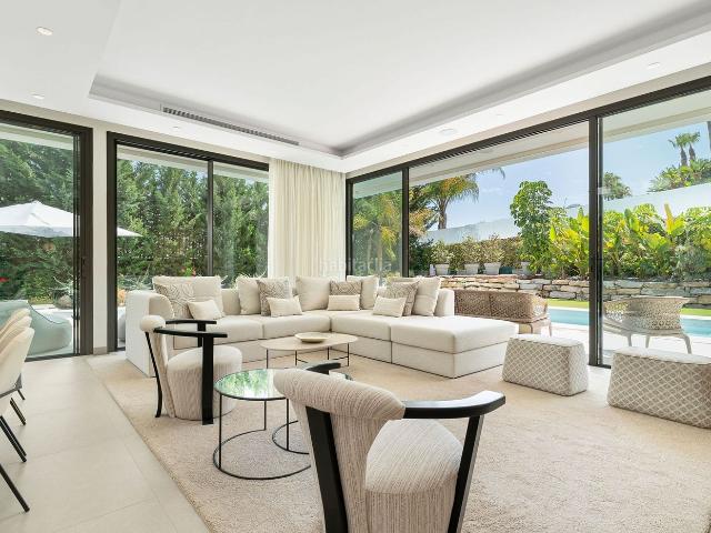 Casa en venta en Marbella, Casco Antiguo. Villa moderna de lujo en La Cerquilla, Nueva Andalucía Marbella. Casas.