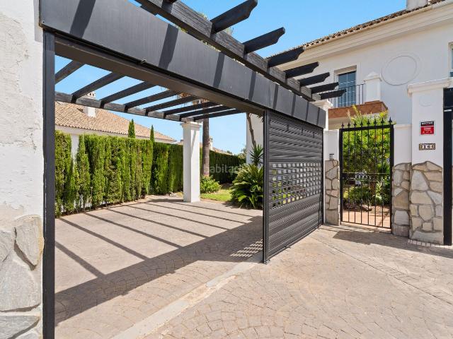 Casa en venta en Marbella, Elviria. Exclusiva Villa Familiar en La Mairena. Casas.