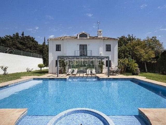 Casa en venta en Marbella, Guadalmina Baja. Casas.