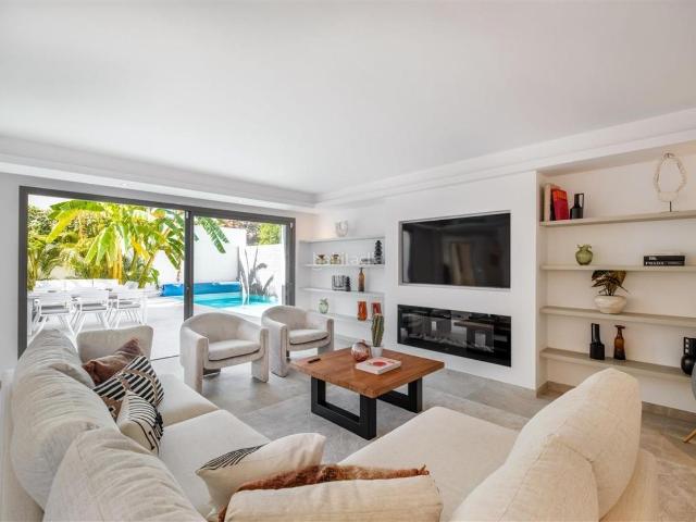 Casa en venta en Marbella, Huerta Belón Calvario. 59912 Villa Moderna de Lujo en Venta en Marbella Privacidad y Conectividad Total. Casas.
