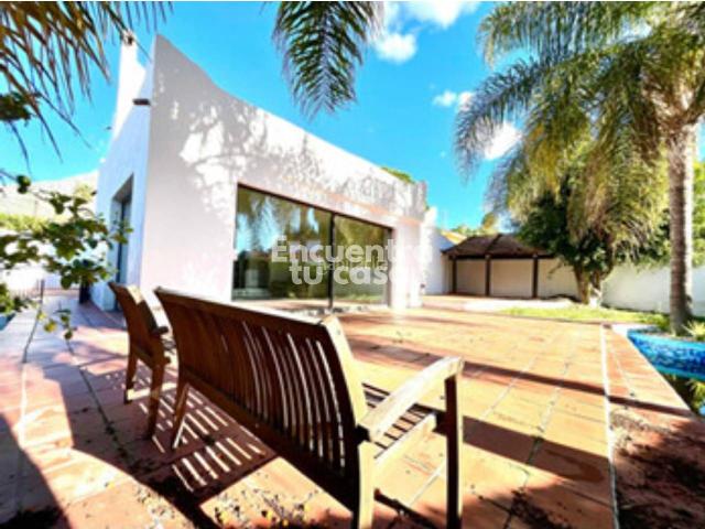 Casa en venta en Marbella, La Carolina Guadalpín. Vivienda Unifamiliar Independiente en Nagüeles Marbella zona prestigiosa de Marbella Montaña. Casas.