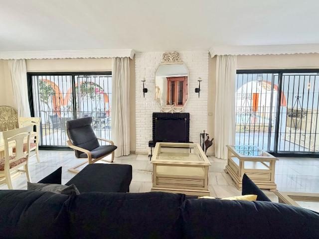 Casa en venta en Marbella, Las Brisas. CHALET INDEPENDIENTE EN EL VALLE DEL GOLF EN MARBELLA. Casas.