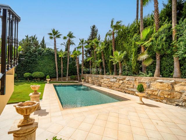 Casa en venta en Marbella, Las Brisas. Mansión de lujo en ubicación privilegiada de Nueva Andalucia. Casas.