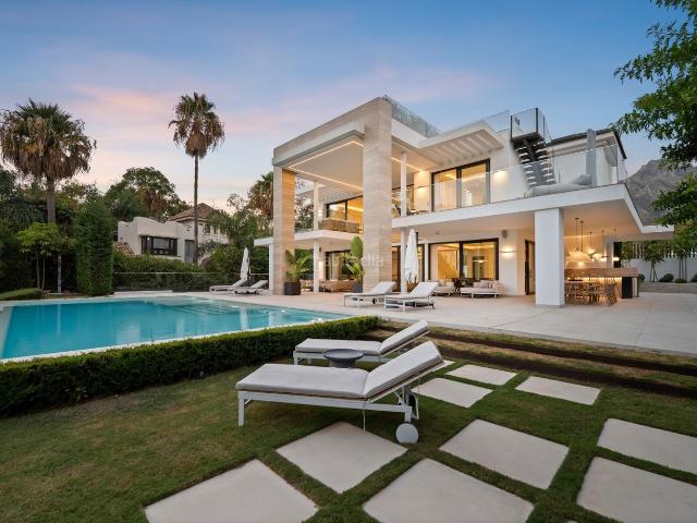Casa en venta en Marbella, Lomas de Marbella Club. Altos de Puente Romano, Marbella Golden Mile Villa Romano. Casas.