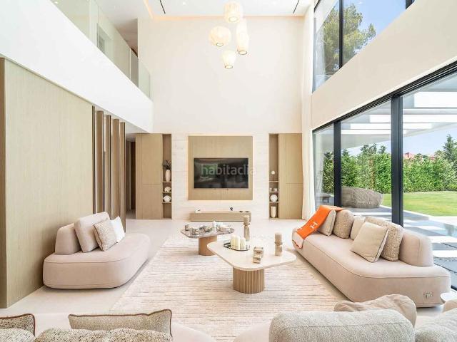 Casa en venta en Marbella, Los Monteros. Villa en Los Monteros Playa, Marbella en venta. Casas.