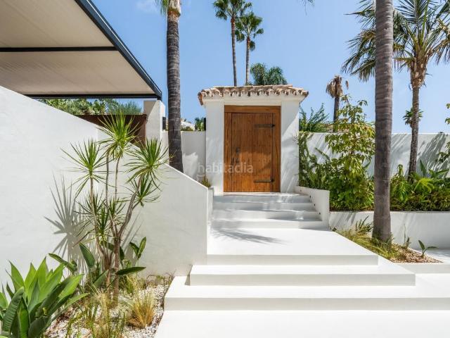 Casa en venta en Marbella, Los Naranjos. Villa de lujo en primera línea de golf con piscina infinita, sala de cine y vistas panorámicas en Los Naranjos. Casas.