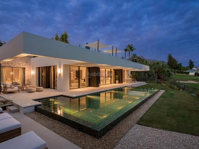 Casa en venta en Marbella, Los Naranjos. Villa de lujo en primera línea de golf en Los Naranjos, Marbella. Casas.