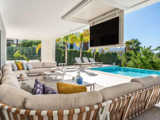 Casa en venta en Marbella, Los Naranjos. Bienvenido a la máxima expresión de lujo viviendo en Marbella!. Casas.