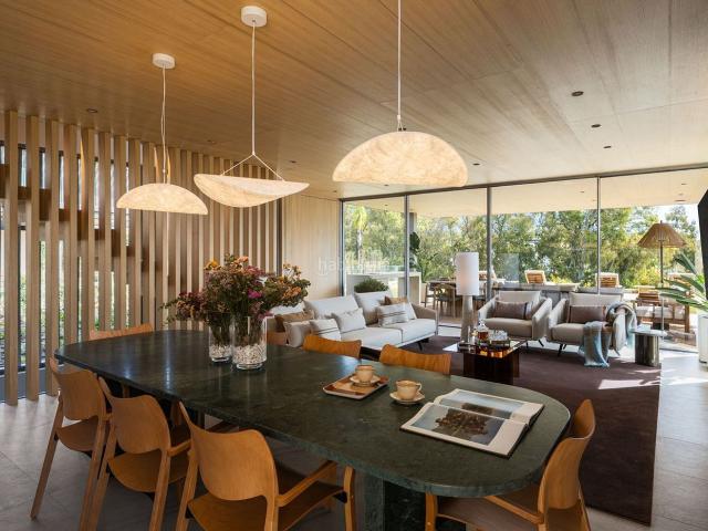 Casa en venta en Marbella, Los Naranjos. Chalet independiente en Nueva Andalucía. Casas.