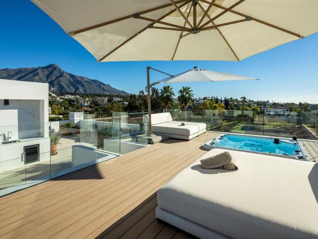 Casa en venta en Marbella, Los Naranjos. Exclusiva Villa de Lujo en Aloha, Nueva Andalucía, Marbella. Casas.