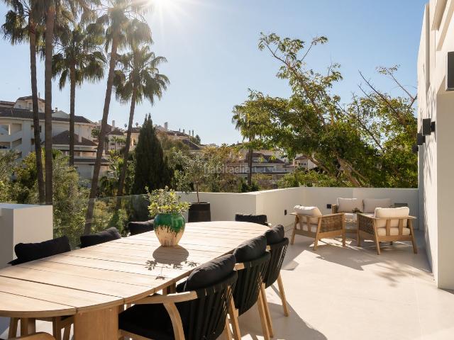 Casa en venta en Marbella, Los Naranjos. JOYA OCULTA VILLA CON 6 DORMITORIOS EN NUEVA ANDALUCÍA. Casas.