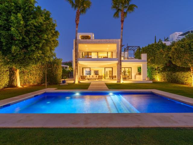 Casa en venta en Marbella, Los Naranjos. Nueva Andalucía, Marbella Los Olivos 2. Casas.