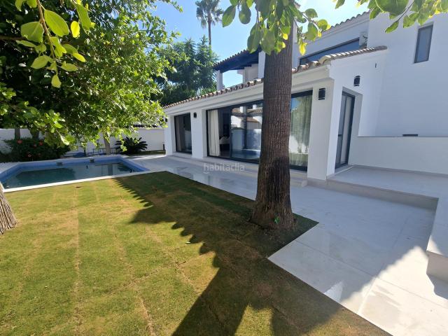 Casa en venta en Marbella, Playa Bajadilla Puertos. Villa Independiente Marbella. Casas.