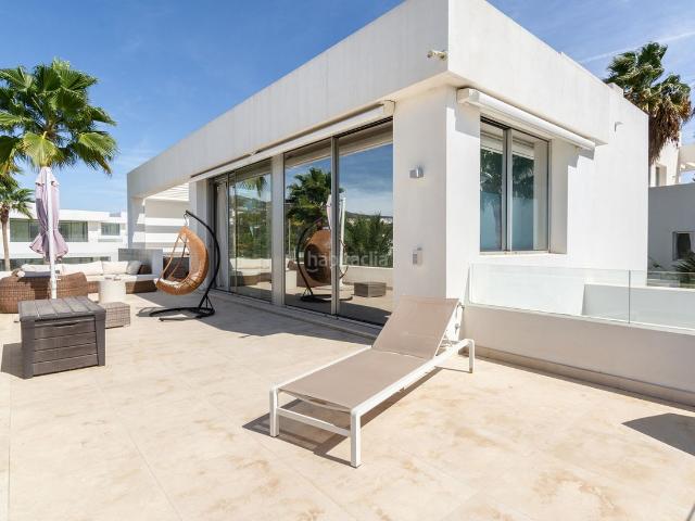 Casa en venta en Marbella, Río Real. Exclusiva villa contemporánea con vistas panorámicas, piscina privada y amplios espacios diseñados para disfrutar del estilo de vi. Casas.