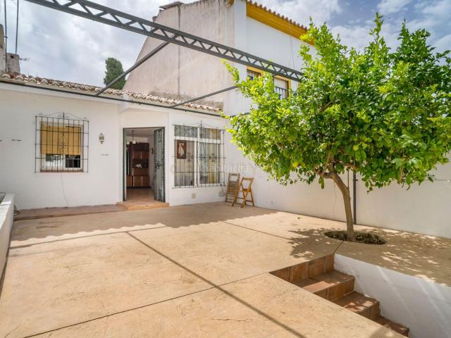 Casa en venta en Marbella, Rodeo Alto Guadaiza La Campana. Casa Mata Independiente con Potencial de Reforma y Ampliación en Nueva Andalucía, Marbella. Casas.