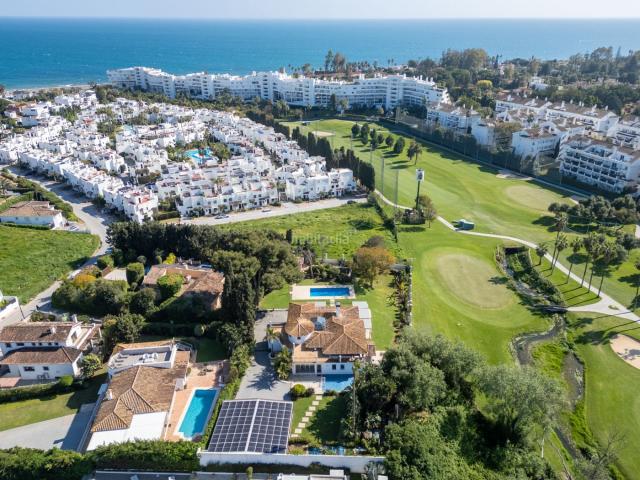 Casa en venta en Marbella, San Pedro de Alcántara Pueblo. Villa Los Leones. Casas.