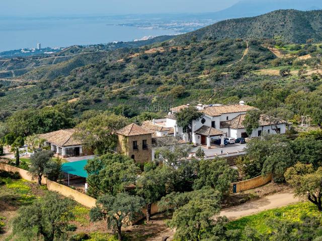 Casa en venta en Marbella, Santa María. EXCEPCIONAL FINCA ANDALUZA EN VENTA EN MARBELLA ESTE. Casas.