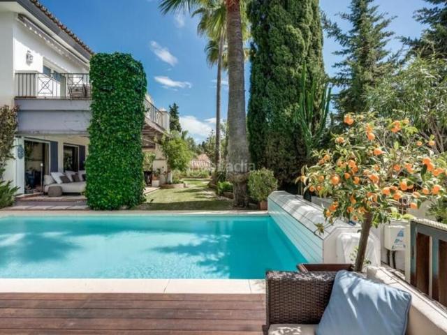 Casa en venta en Marbella, Sierra Blanca. Elegante villa clásica con vistas al mar y a la montaña en la Milla de Oro. Casas.
