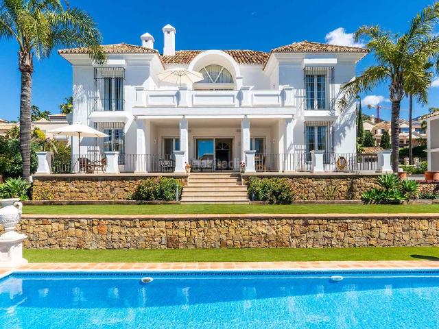 Casa en venta en Marbella, Sierra Blanca. Villa en Sierra Blanca con vistas al mar en venta. Casas.