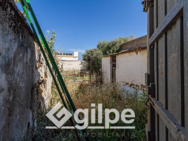 Casa en venta en Marchena, San Miguel – 4 dormitorios, 194 m2 y gran solar de 253 m2 para reforma integral