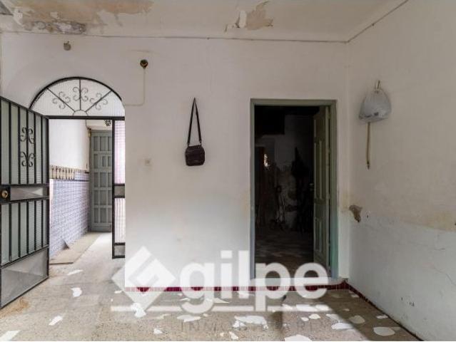 Casa en venta en Marchena, San Miguel – 4 dormitorios, 194 m2 y gran solar de 253 m2 para reforma in