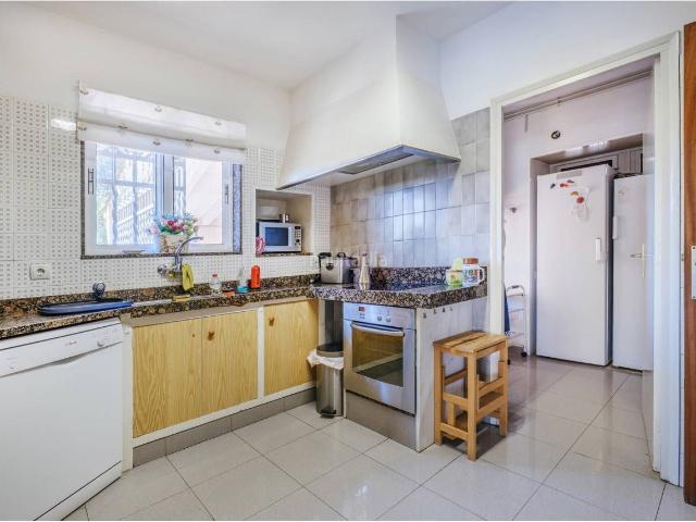 Casa en venta en Matadepera. Casa con vistas, piscina y frontón. Casas.