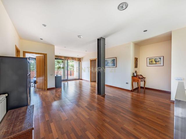 Casa en venta en Matadepera. Exclusividad, amplitud y naturaleza en una de las zonas más privilegiadas de Matadepera. Casas.