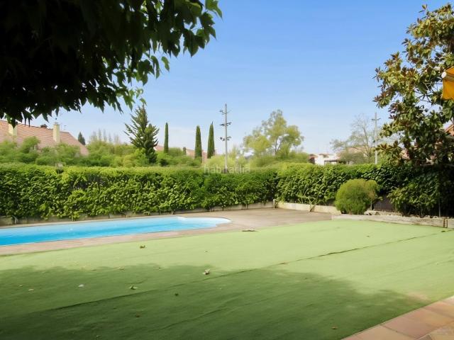 Casa en venta en Matadepera. TORRE DE 276 m2 A PARCELLA PLANA 400 m2 AMB PISCINA A LA ZONA DEL GOLF. Casas.