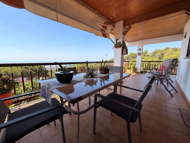 Casa en venta en Mataró, Urbanitzacions. Espectacular vivienda con vistas panorámicas al mar. Casas.