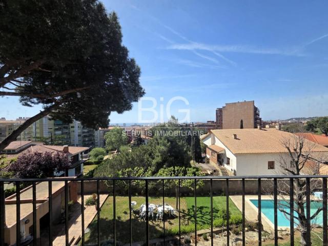Casa en venta en Mataró, Via Europa Parc Central. ESPECTACULAR CASA CON JARDÍN Y PISCINA PRIVADA EN LA CIUDAD DE MATARO. Casas.