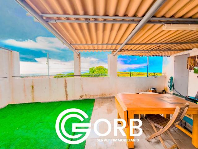 Casa en venta en Mataró, Vista Alegre. CASA ESQUINERA CON TERRAZA Y VISTAS AL MAR EN VISTA ALEGRE, MATARÓ. Casas.