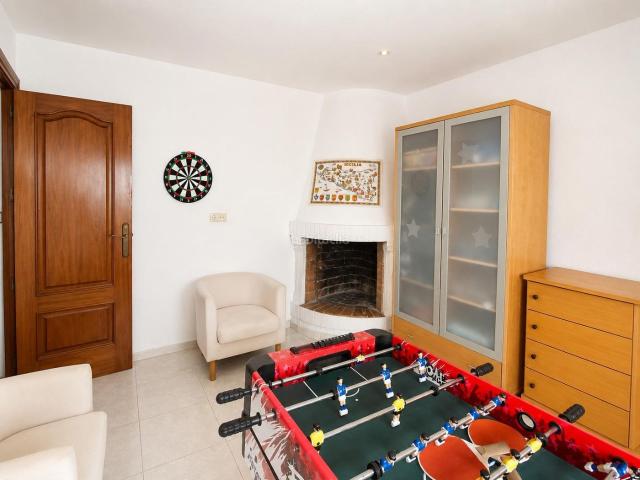 Casa en venta en Mataró, Vista Alegre. Casa esquinera con terraza y vistas en Vista Alegre, Mataró. Casas.
