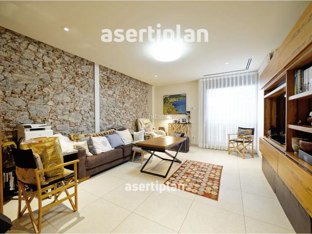 Casa en venta en Mataró, Centre. Vivienda de reciente construcción, con grandes comodidades, terrazas y acabados de calidad. Casas.