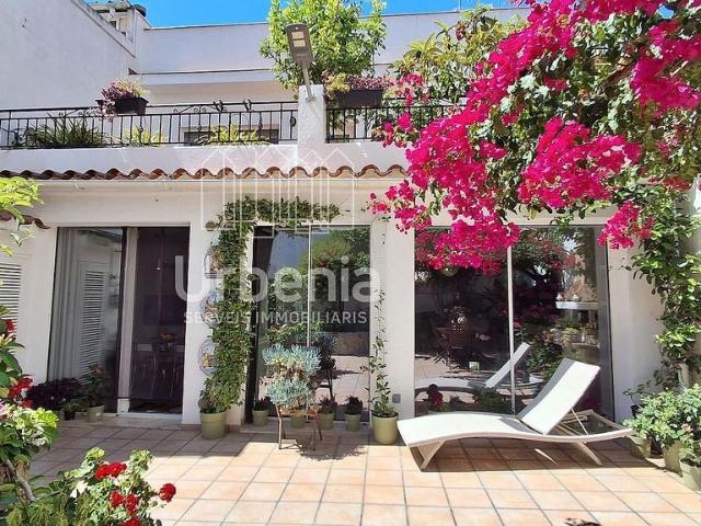 Casa en venta en Mataró, de 255 m² 4 habitaciones por 720.000