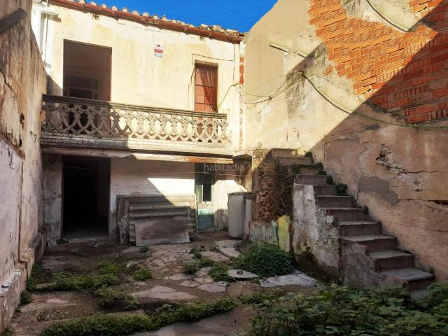 Casa en venta en Mataró, Eixample. Casa con jardín a reformar en la Eixample de Mataró OPORTUNIDAD!. Casas.