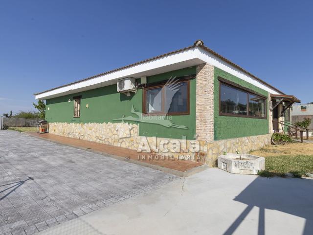 Casa en venta en Matarrubia. Chalet independiente en una planta, con pisicna y parcela de 875 en Matarrubia. Casas.