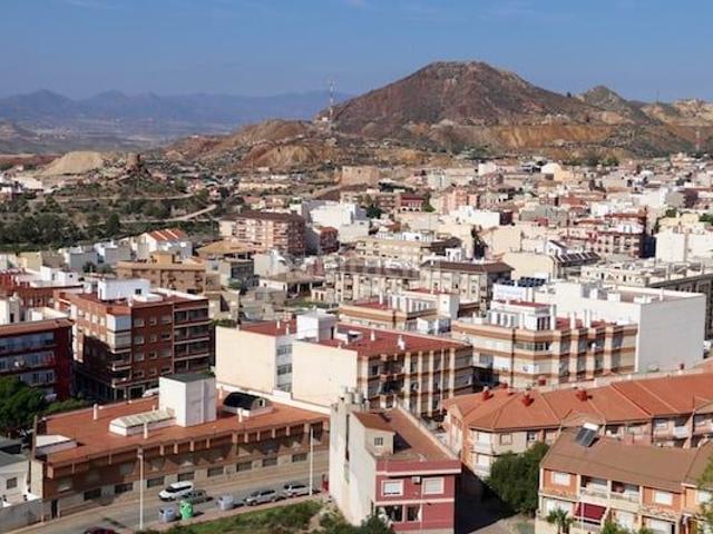 Casa en venta en Mazarrón, Mazarrón Casco Urbano. Casa de casi 200 m² para reformar con múltiples posibilidades en Mazarrón. Casas.