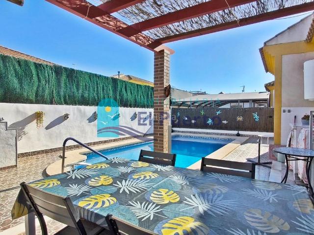 Chalet en venta en Mazarrón, Mazarrón Casco Urbano. FANTÁSTICO CHALET CON PISCINA EN COUNTRY CLUB, MAZARRÓN REF 1762. Chalets.