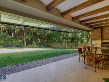 Casa En Venta En Medellin En Altos Del Poblado V320799