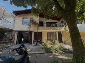 Casa En Venta En Medellin En Las Acacias V345704