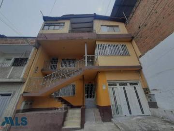 Casa En Venta En Medellin En Villa Hermosa V383925