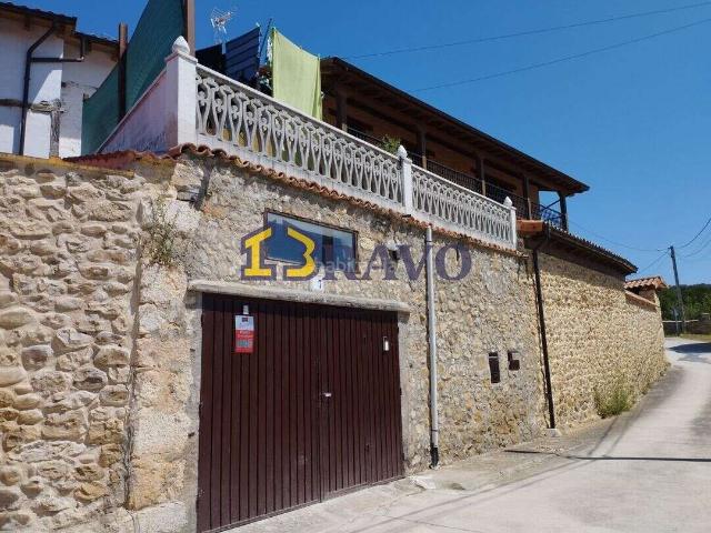 Casa en venta en Medina de Pomar. Casa adosada en pueblo cercano a Medina de Pomar. Casas Medina de.