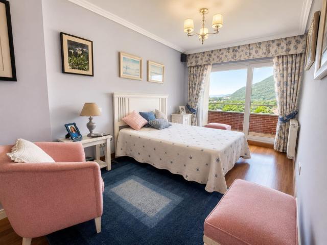 Casa en venta en Medio Cudeyo, Solares Valdecilla. EXCLUSIVA CASA EN SOLARES, MEDIO CUDEYO. Hay casas que se describen por metros, estancias y calidades. Y luego están las casas que. Casas Medio.