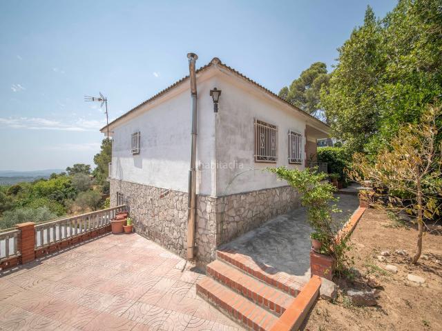 Casa en venta en Mediona. Amplitud y privacidad en Mediona. Casas.