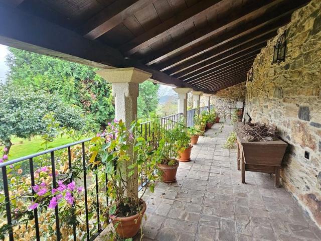Casa en venta en Melide. CASA SOLARIEGA CON 38.000 M2 DE TERRENO. Casas.