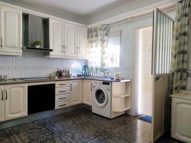 Casa en venta en Mengíbar. Gran Casa cerca de la Cruz Blanca. Casas.