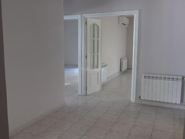 Casa en venta en Méntrida. Espectacular vivienda independiente con piscina y dos locales comerciales Descripción. Casas.